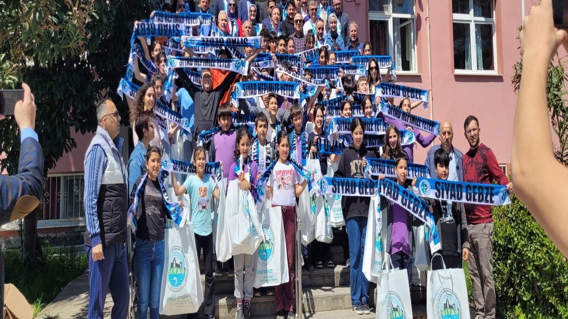 SİYAD’dan Okulumuza Anlamlı Ziyaret ve Gönülleri Isıtan Hediyeler